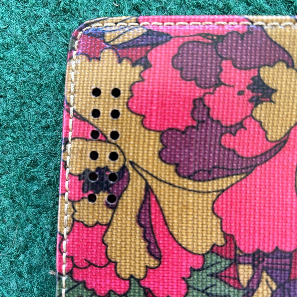Sakroots brand iPad / tablet cover. - Picture 3 of 9